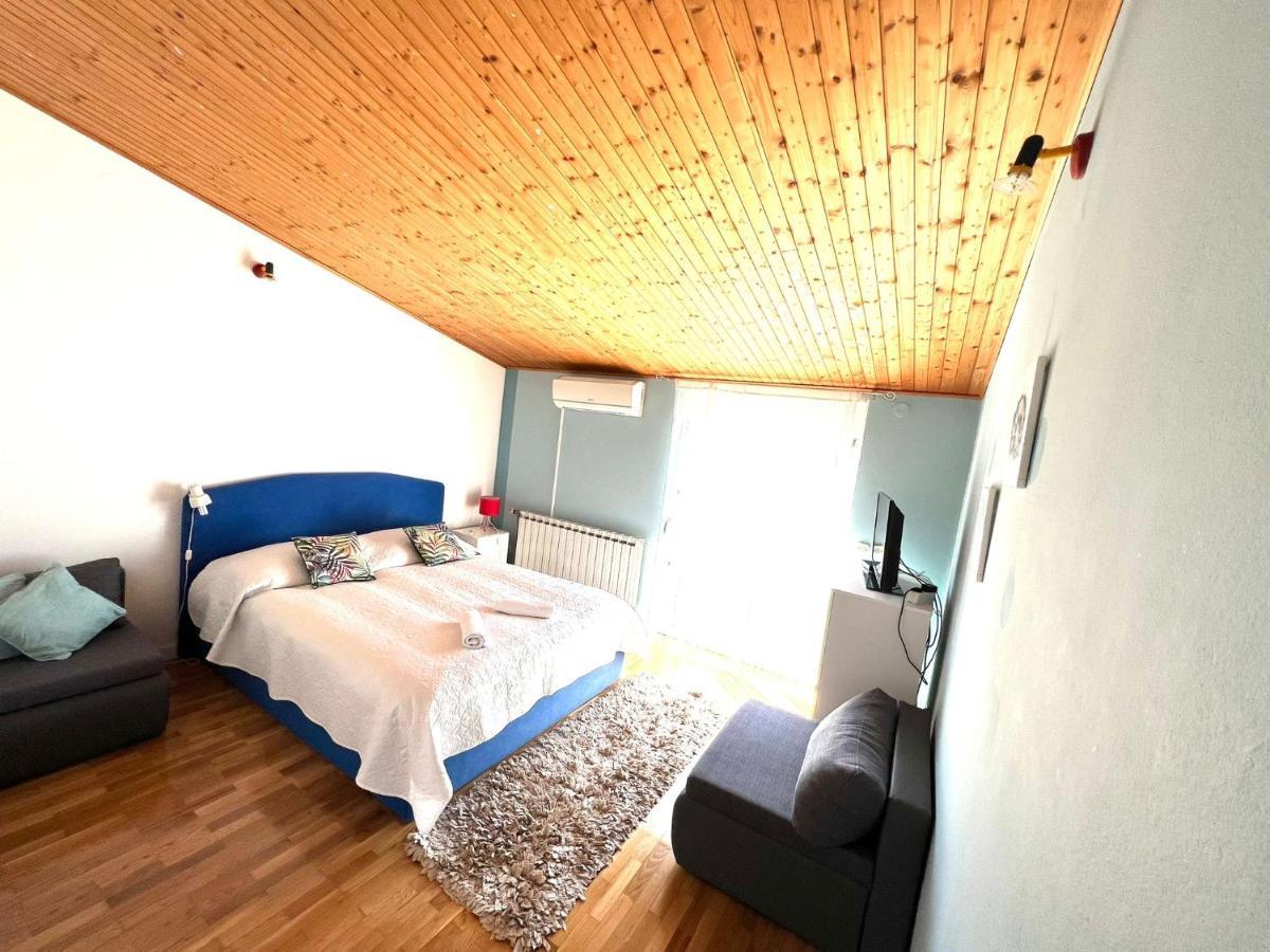 Apartments Toni Подстрана Екстериор снимка