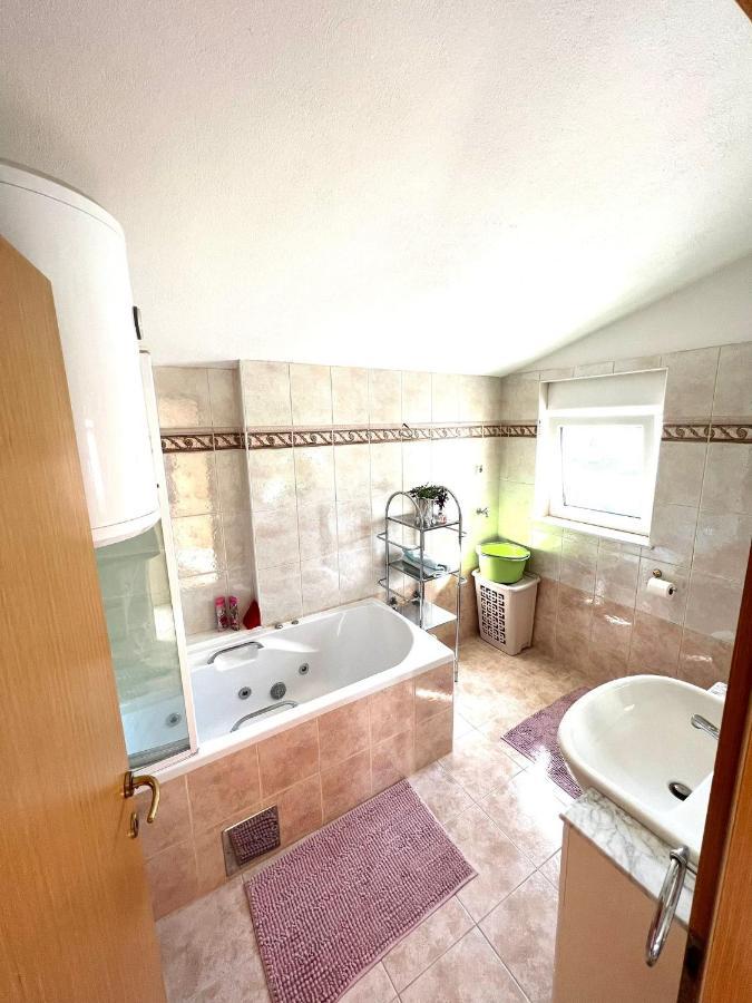 Apartments Toni Подстрана Екстериор снимка