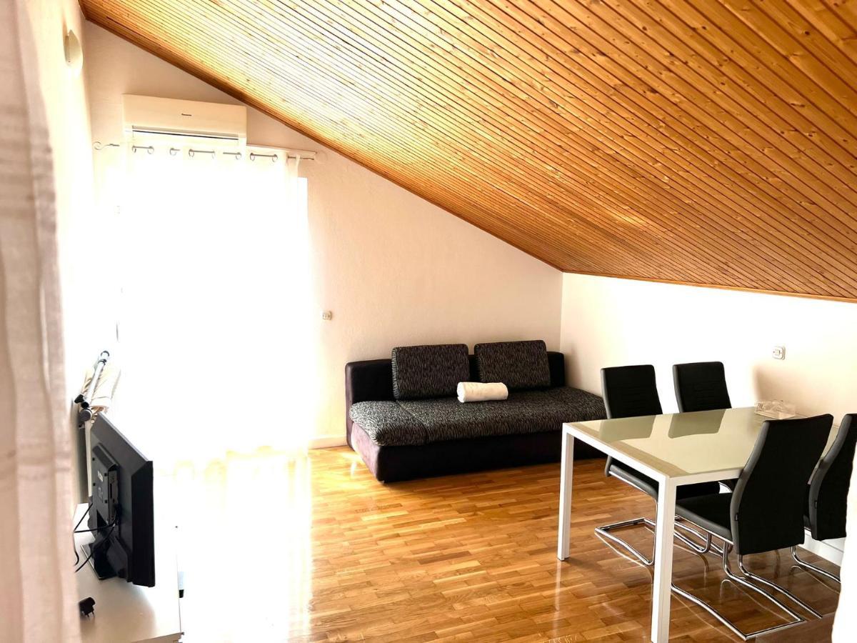 Apartments Toni Подстрана Екстериор снимка