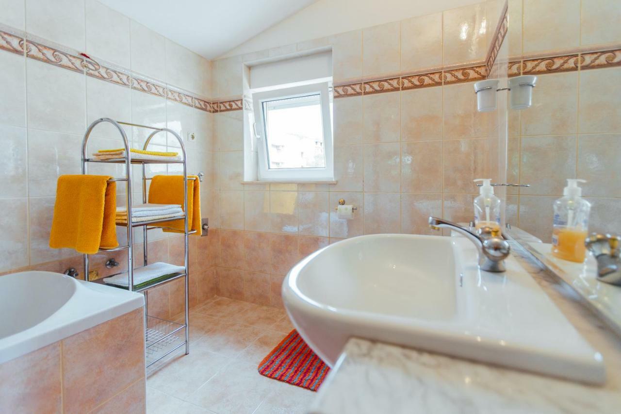 Apartments Toni Подстрана Екстериор снимка