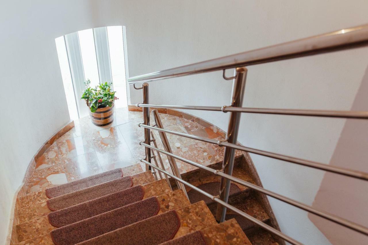 Apartments Toni Подстрана Екстериор снимка